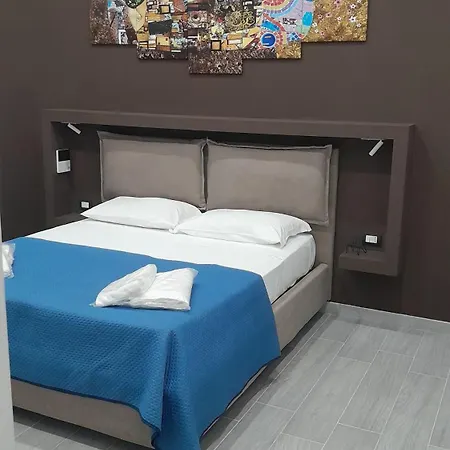 Caronda House 2 *