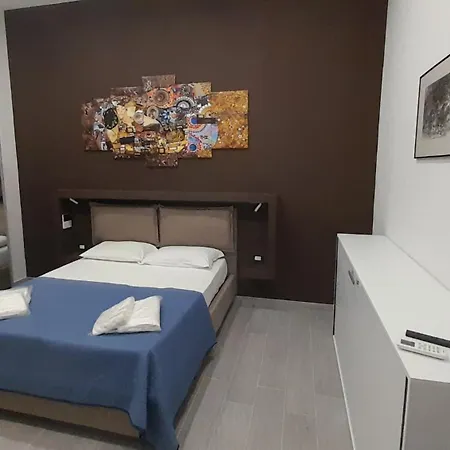 Caronda House 2 *