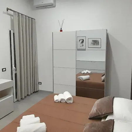Caronda House 2 *
